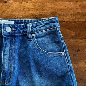 Rolla’s Denim Jean Mom Cuff Shorts size 28